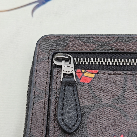 Women's Coach wallet - Picture 7 of 10